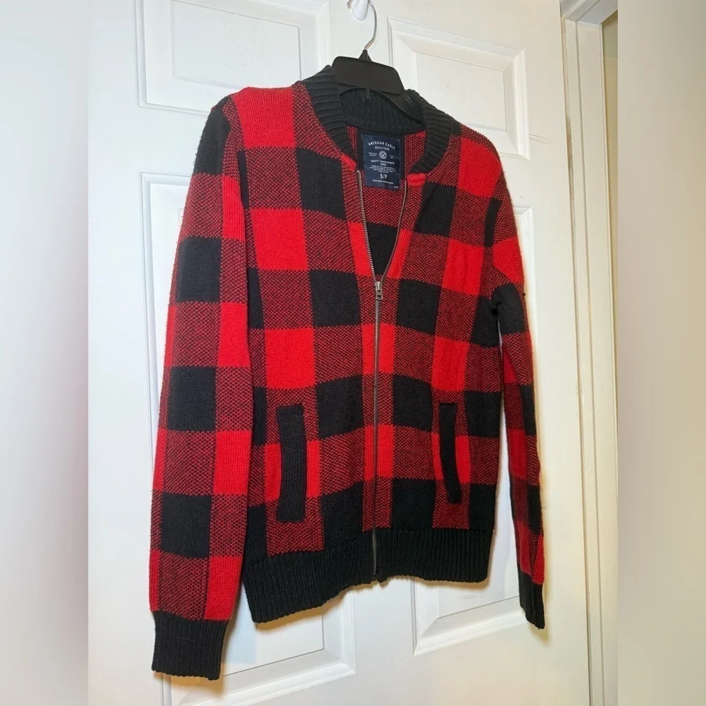 American Eagle Outfitters Men’s Sweater Small Red Black Buffalo Plaid Full Zip